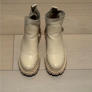 Bacia Women's Cream Ankle Boots - Size 7